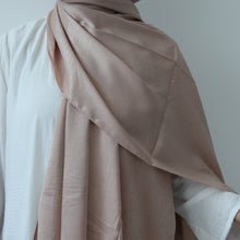 Load image into Gallery viewer, Velvet Satin Hijab - Flush Pink
