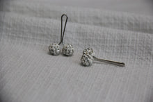 Load image into Gallery viewer, Hijab Pins - Scarf Brooches - White
